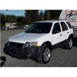 E2 --  2006 FORD ESCAPE XLT  , White , 218874  KM's