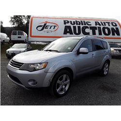 J5 --  2008 MITSUBISHI OUTLANDER , Silver , 261314  KM's