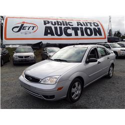 E4 --  2005 FORD FOCUS ZX4, SILVER, 147,078 KMS
