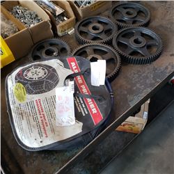 5 GEARS AND SNOW CHAINS