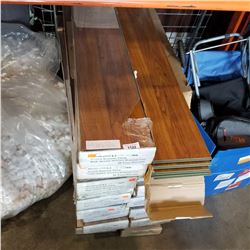 RED OAK GLUELESS LAMINATE FLOORING APPROX 21 SQ/FT PER BOX - 22 BOXES AND 1 OPEN BOX