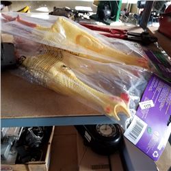 5 RUBBER CHICKENS
