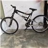 Image 1 : BLACK SCHWINN BIKE