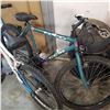 Image 1 : TEAL CCM BIKE