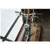 Image 3 : WHITE AND BLUE GARY FISHER BIKE