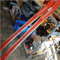PAIR OF HELI STAR ATOMIC SKIS