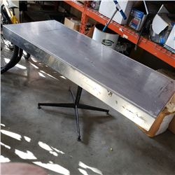 STAINLESS WORK TABLE