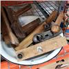 Image 2 : 4 VINTAGE WOODEN CLAMPS, PLANER, SMALL HAND PLANER
