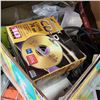 Image 2 : BOX OF CDS