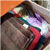 Image 3 : BOX OF TOWELS AND CURTAINS