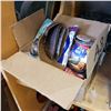 Image 3 : BOX OF NOVELTY PINS AND BELT