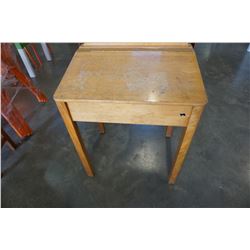 MAPLE LIFT TOP STUDENTS DESK