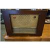 Image 1 : OPYE VINTAGE CANADIAN RADIO