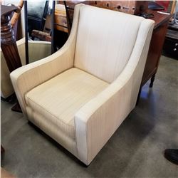 ACCENT CHAIR