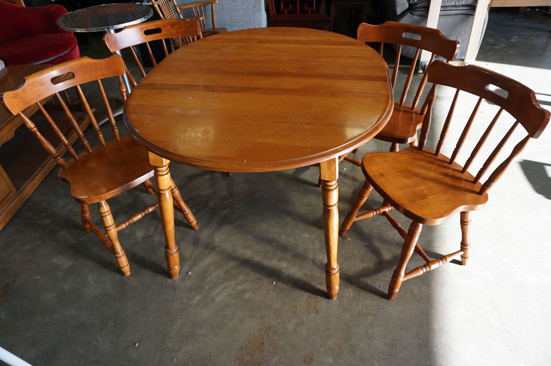 MAPLE DINING TABLE WITH LEAF AND 4 CHAIRS