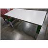 Image 2 : WHITE AND GREEN TABLE