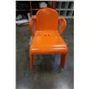 Image 1 : 4 ORANGE METAL STACKING CHAIRS