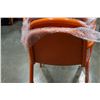 Image 3 : 4 ORANGE METAL STACKING CHAIRS