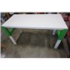 Image 1 : WHITE AND GREEN TABLE