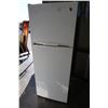 Image 1 : WHITE GE FRIDGE