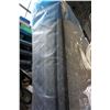 Image 3 : QUEENSIZE SEALY POSTUREPEDIC BOUREE EURO TOP MATTRESS