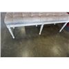 Image 3 : WHITE TUFTED BENCH