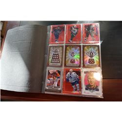 BINDER OF HOCKEY STAR AND EXCLUSIVE INSERT CARDS