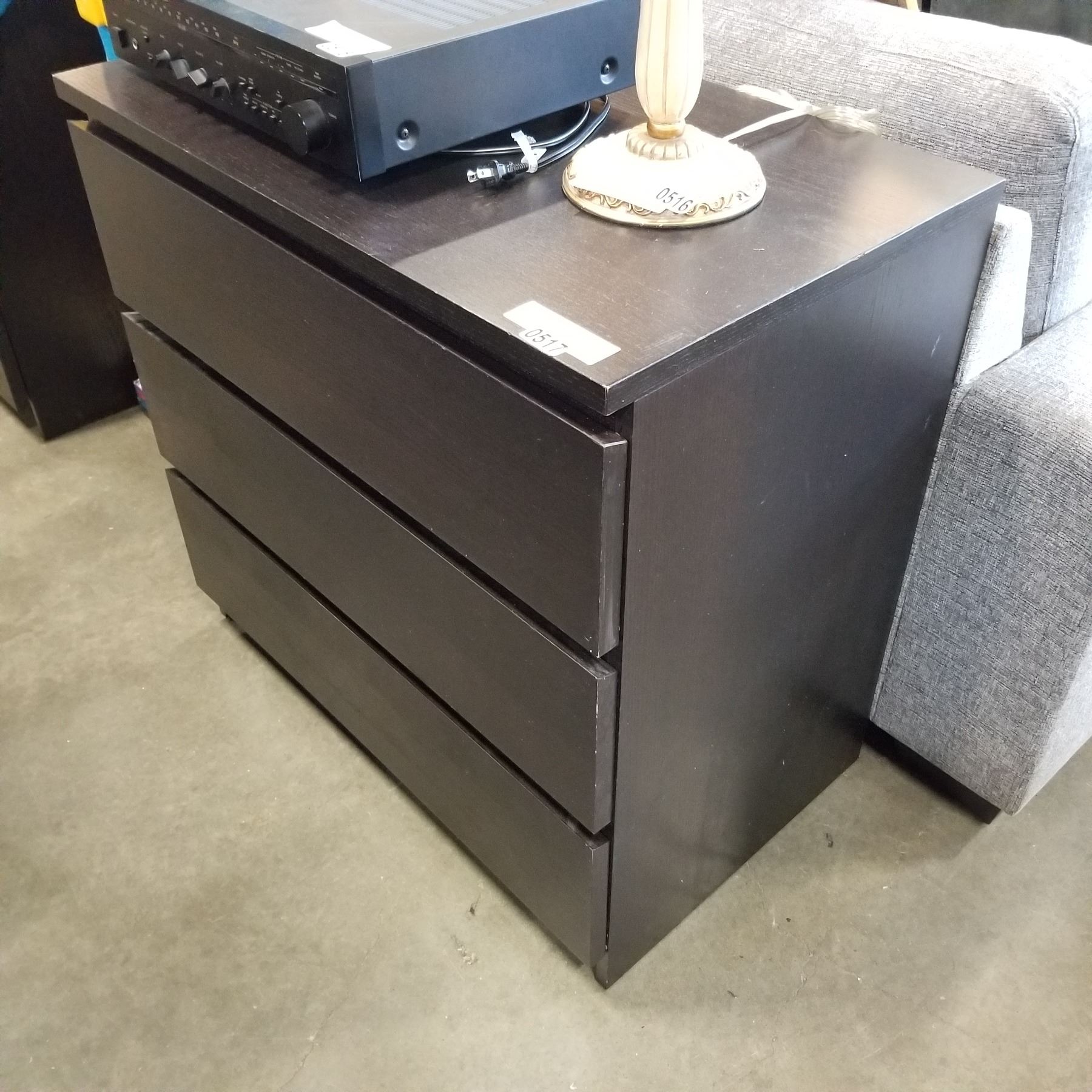 BROWN 3 DRAWER DRESSER - Big Valley Auction