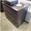 Image 1 : BROWN 3 DRAWER DRESSER