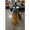 Image 3 : ANTIQUE WAGON WHEEL FLOOR LAMP