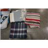 Image 2 : LOT OF 3 SMALL THROW BLANKETS AND 1 QUEENSIZE EAGLE BLANKET