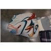 Image 3 : LOT OF 3 SMALL THROW BLANKETS AND 1 QUEENSIZE EAGLE BLANKET