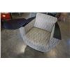 Image 3 : ACCENT CHAIR WITH REMOVEABLE SWIVEL TRAY