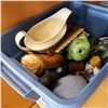 Image 3 : SMALL TOTE OF COLLECTIBLES, BESWICK, ROYAL DOULTON, WEDGEWOOD, ETC