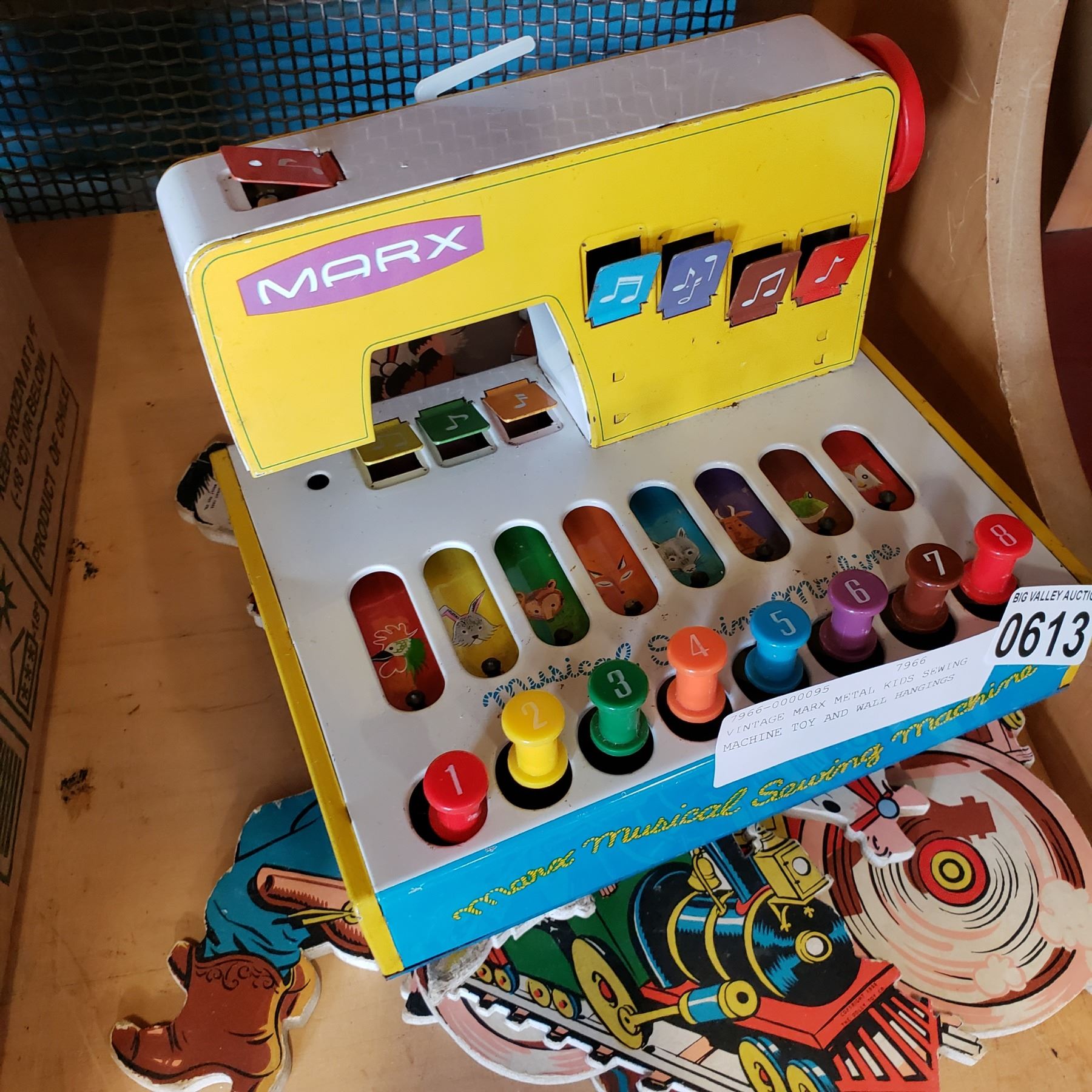 VINTAGE MARX METAL KIDS SEWING MACHINE TOY AND WALL HANGINGS - Big ...