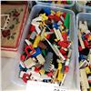 Image 2 : 2 BINS OF VINTAGE LEGO