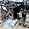 Image 1 : 4 VINTAGE BROWNIE CAMERAS