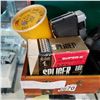 Image 3 : BOX OF VINTAGE CAMERA EQUIPMENT