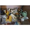 Image 1 : METAL TRAY OF COLLECTABLES