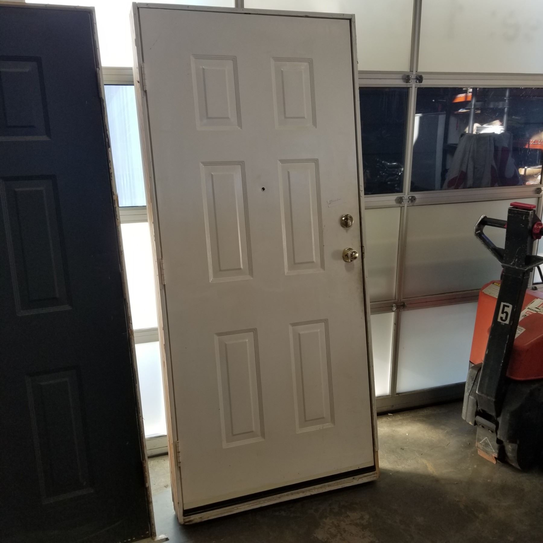36 INCH EXTERIOR DOOR WITH FRAME Big Valley Auction 36 INCH EXTERIOR DOOR WITH FRAME Big Valley Auction