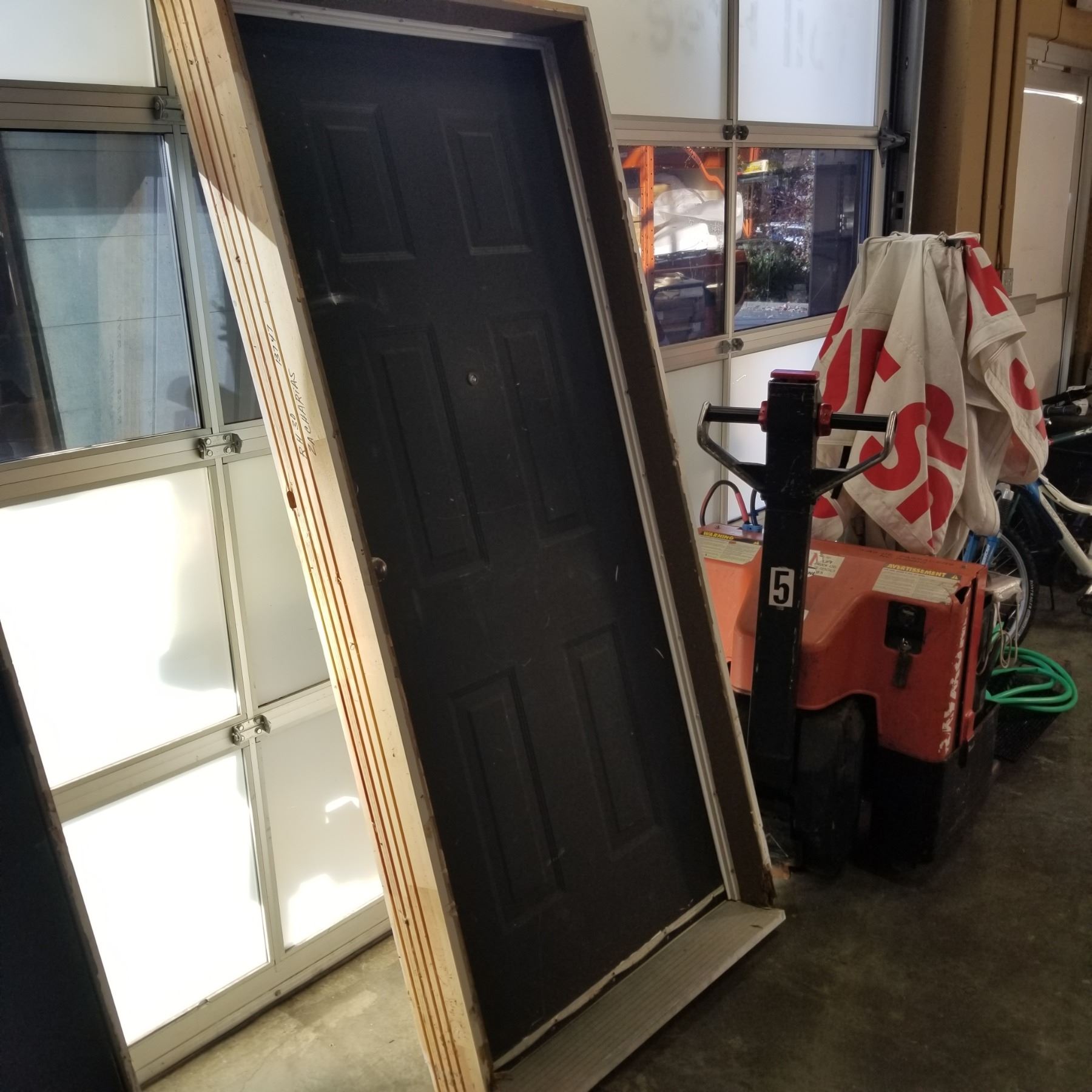 36 INCH EXTERIOR DOOR WITH FRAME Big Valley Auction 36 INCH EXTERIOR DOOR WITH FRAME Big Valley Auction