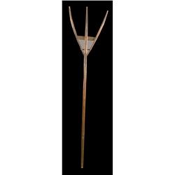 Shaker primitive pitchfork