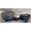 Image 1 : 1 lot of 5, Iron, fireplace pots and a display ladle