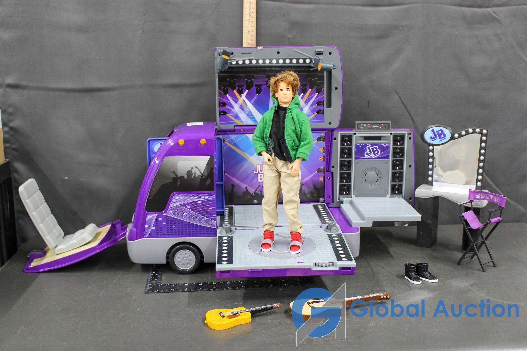Justin Bieber 2011 Tour Bus Playset