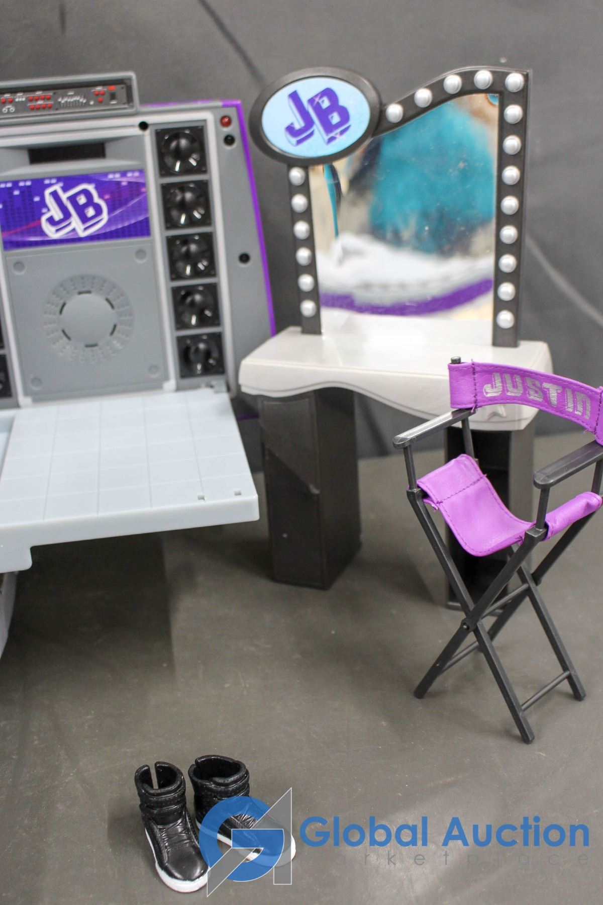 Justin Bieber 2011 Tour Bus Playset