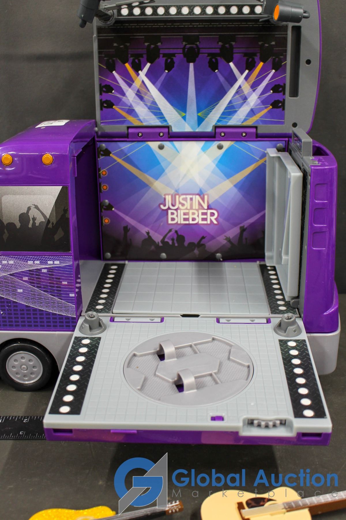 Justin Bieber 2011 Tour Bus Playset