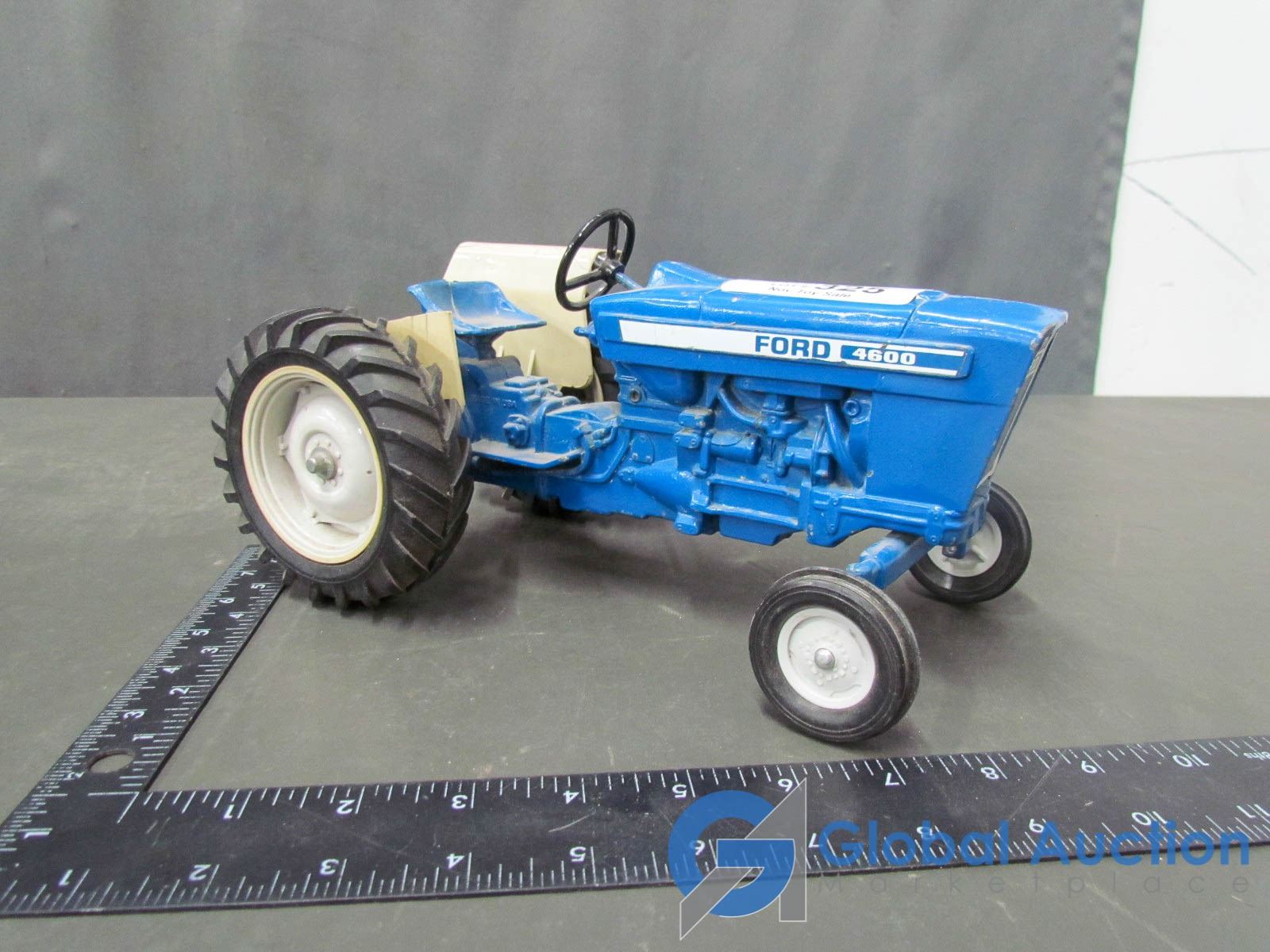 Ford Model 4600 Die Cast Tractor 116 Scale