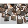 Image 2 : LARGE LOT OF VINTAGE LOCKS (SOME KEYS)