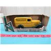 Image 1 : MONTGOMERY WARD & CO. 1932 FORD COLLECTORS BANK (ERTL)