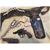 Image 3 : CAP GUN WITH HOLSTER (INCLUDES 2 OTHER CAP GUNS)